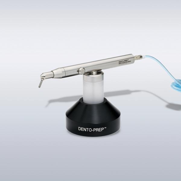 Standhalterung für DentoPrep – stabile Halterung zur sicheren Positionierung des Mikrostrahlgeräts für komfortables Arbeiten.